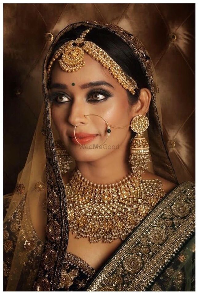 Photo of Bridal jewellery and makeup with dark lehenga