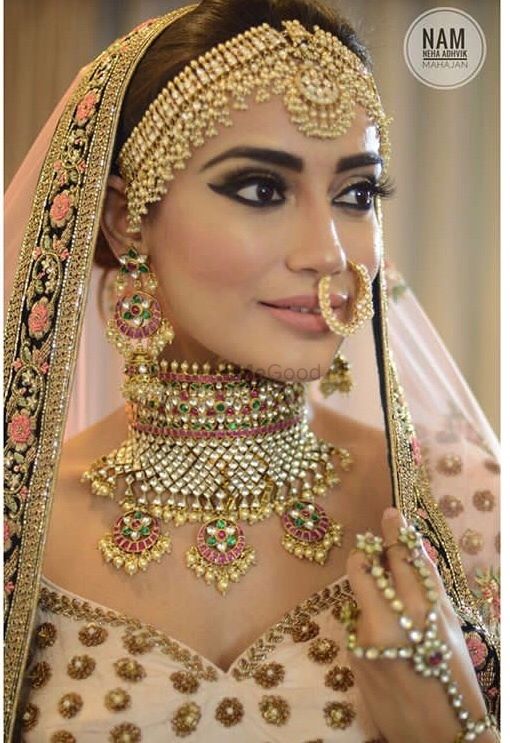 Photo of Bride with nude lips and winged eyeliner