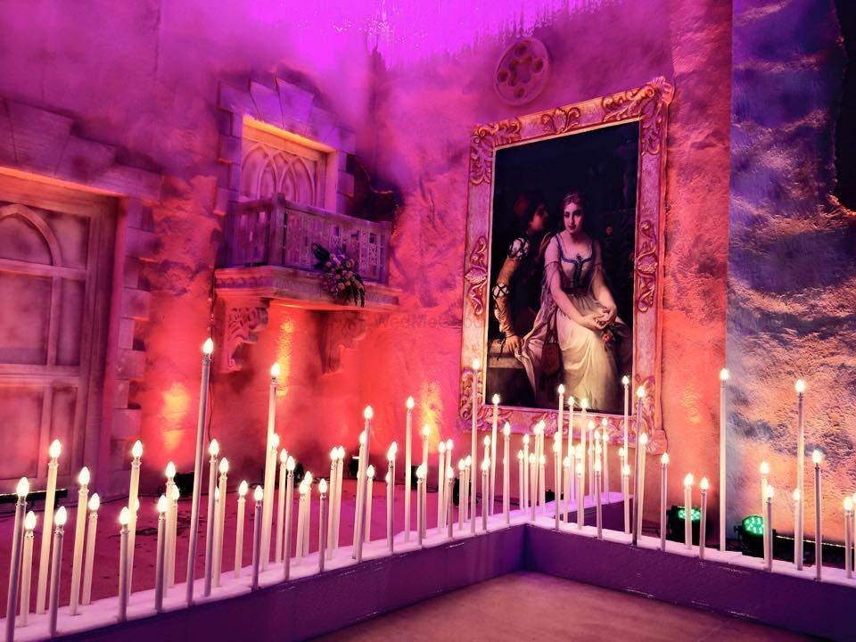 Photo of haunted house candle theme