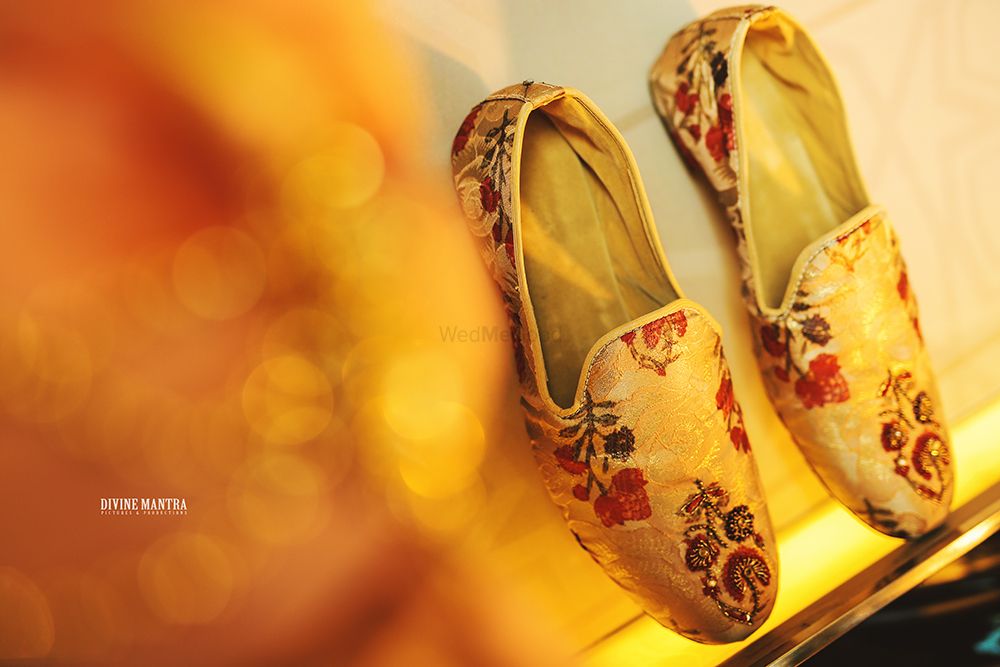 Photo of Embroidered groom juttis with floral work