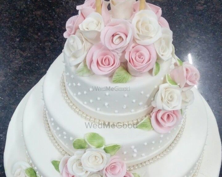 Photo From Wedding Cakes - By Honey & Dough