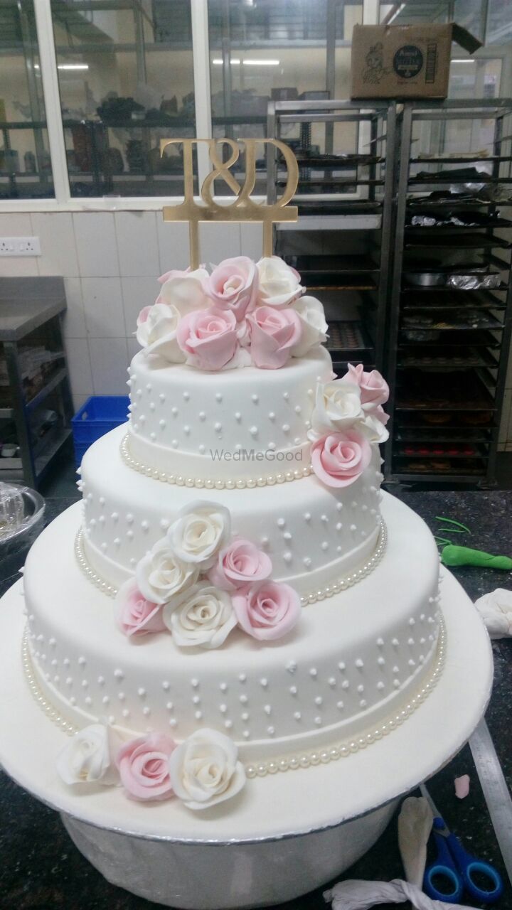 Photo From Wedding Cakes - By Honey & Dough