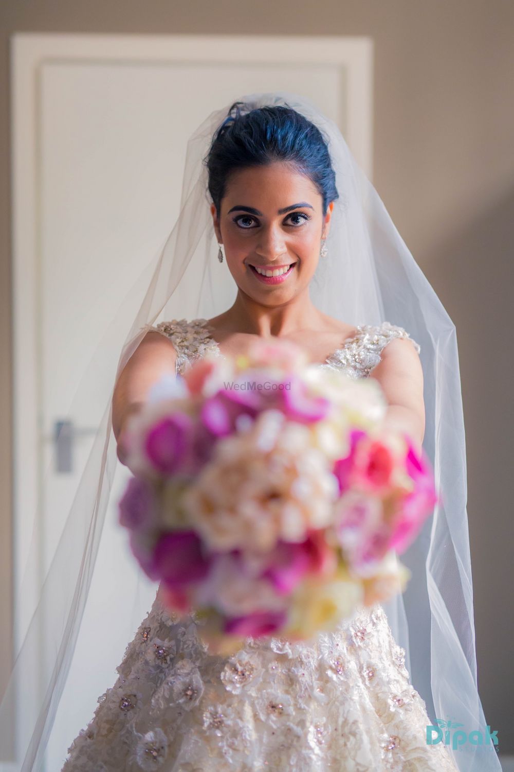 White Wedding Photoshoot & Poses Photo