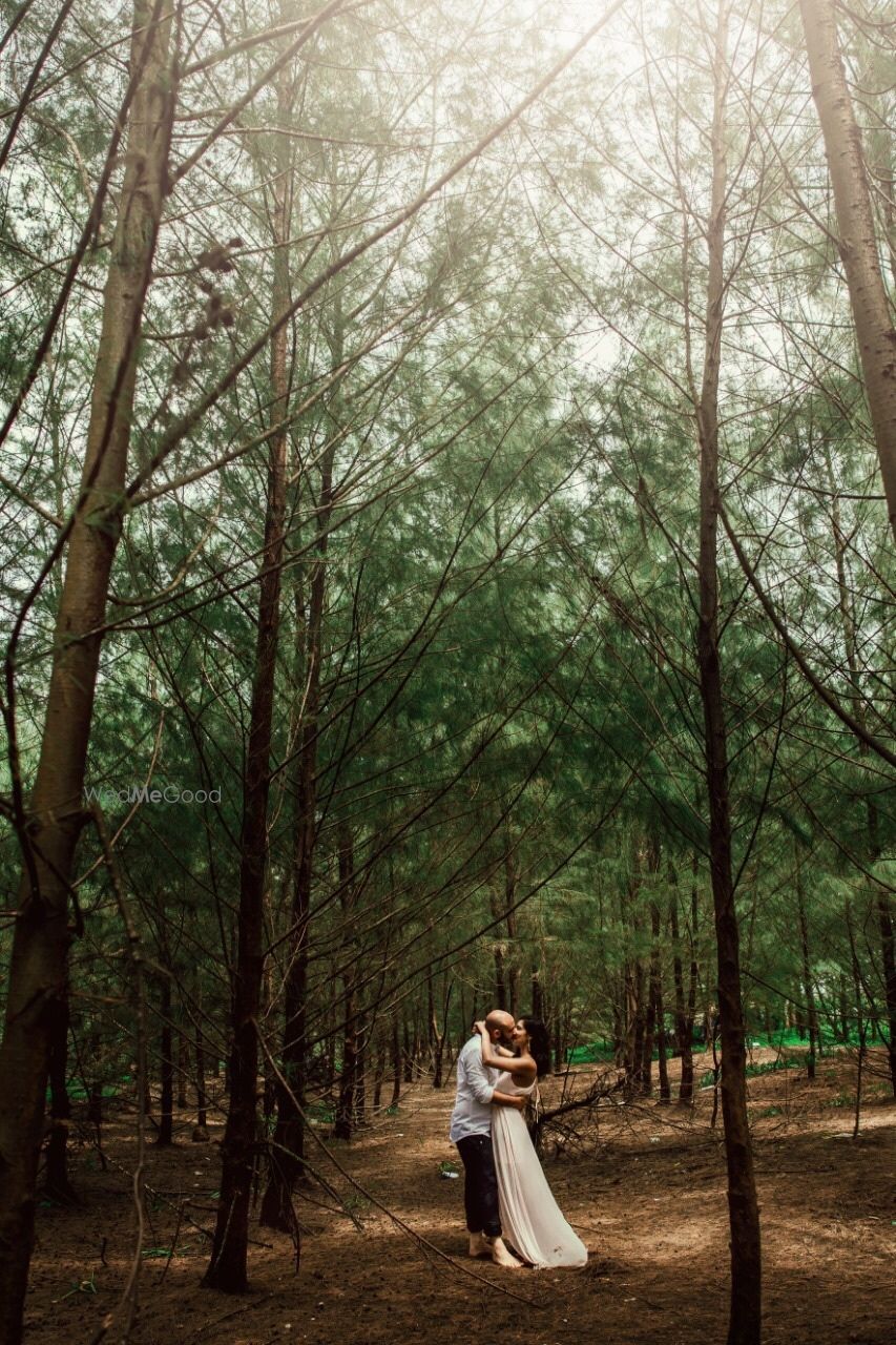 Photo of Natural pre wedding shoot outdoors