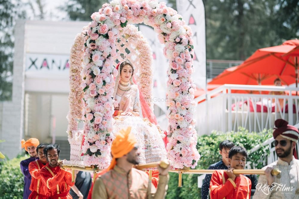 Photo of Bride in floral Palki entry shot