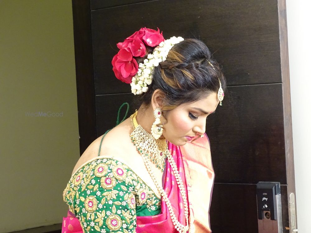 Photo From Bride Pooja - By Colours Makeup School 