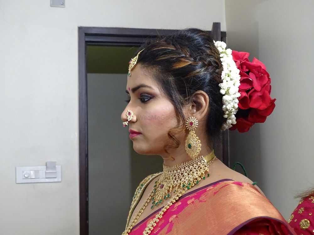 Photo From Bride Pooja - By Colours Makeup School 