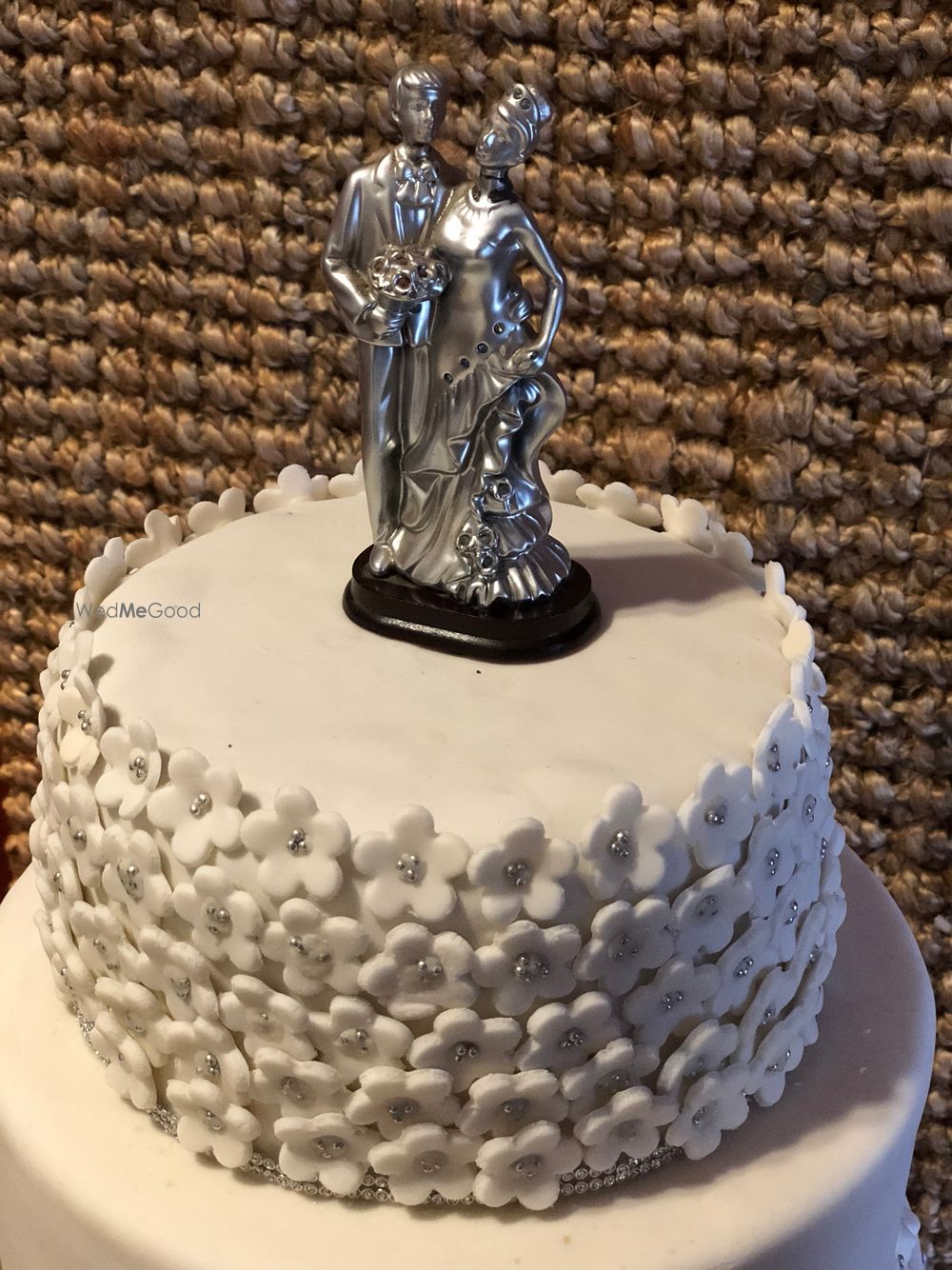 Photo From WHITE AND SILVER WEDDING CAKE - By Jeanne Ferrer Cake House