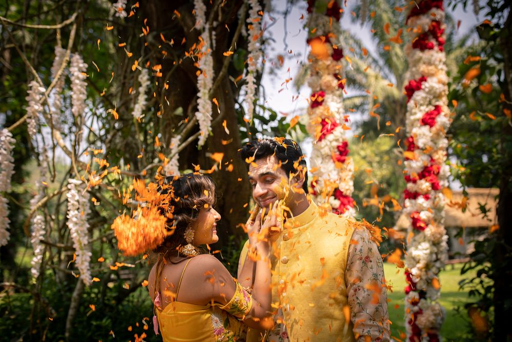 Photo of Floral haldi photo with couple