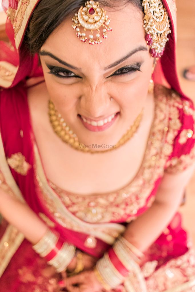 Photo of Funny bridal portrait with crazy expression