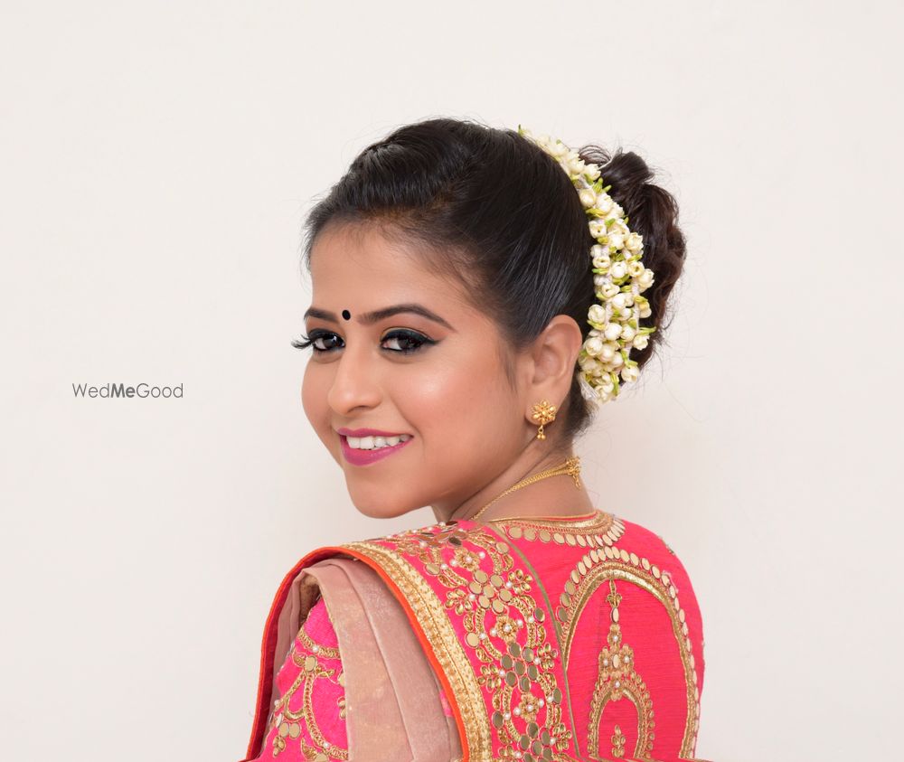 Photo From Isha Sangle : Engagement  - By Mansi Mehta Makeup