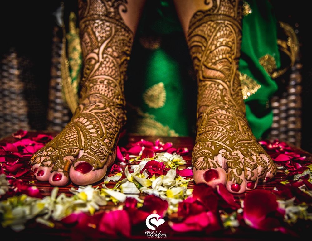 Photo of Bridal Feet Mehendi Design with Rose Petals