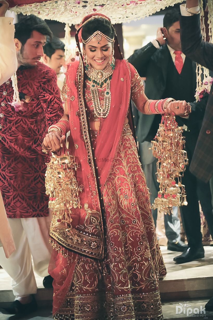 Photo of Bride Entry under Floral Chaadar