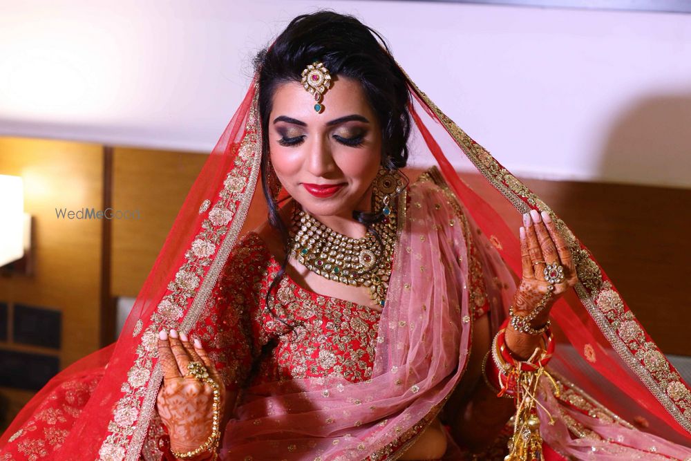 Photo From GOLD n SMOKEY Eyes on this BRIDE IN RED_ MakshitA  - By Nivritti Chandra