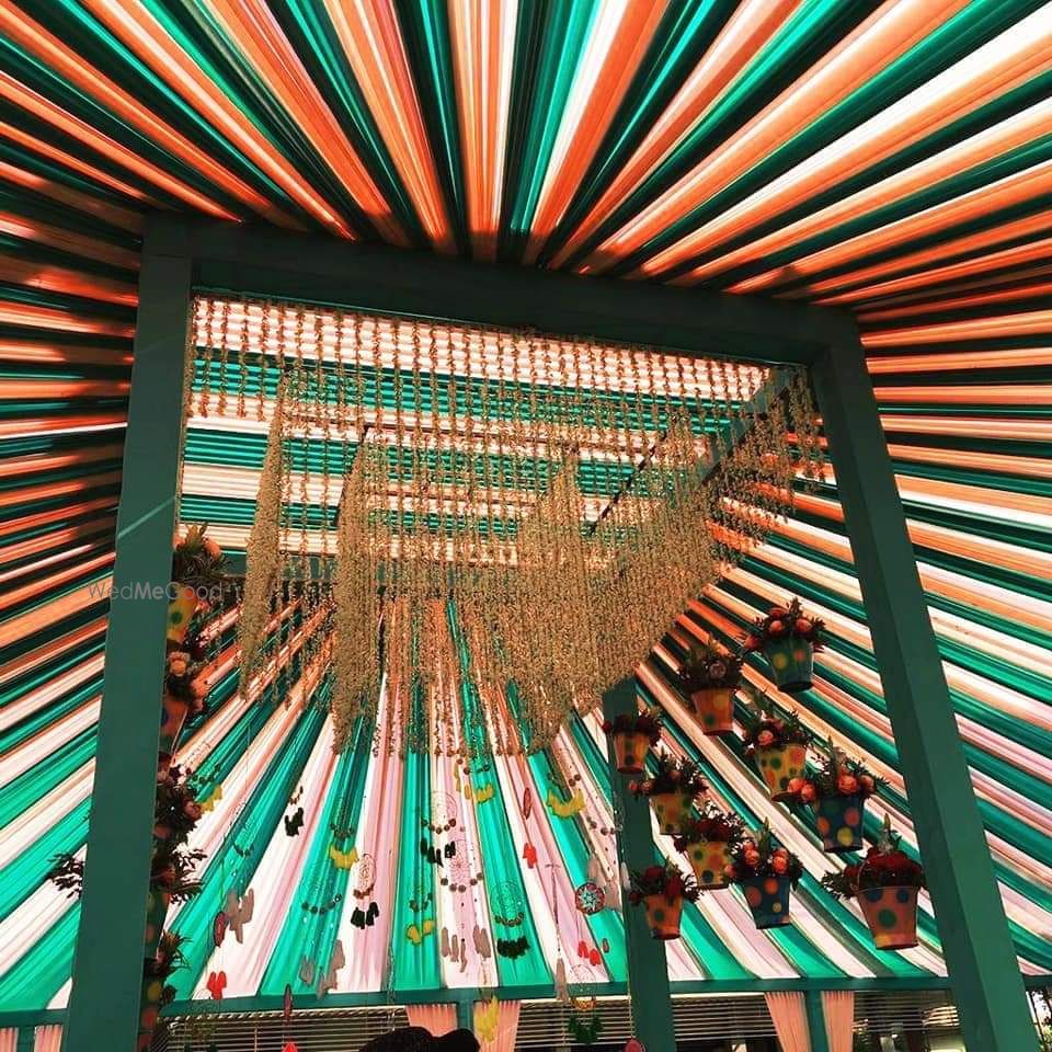 Photo of A unique mogra mandap setup with colored tent