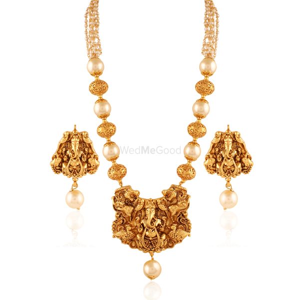 Photo of long gold jewellery necklace