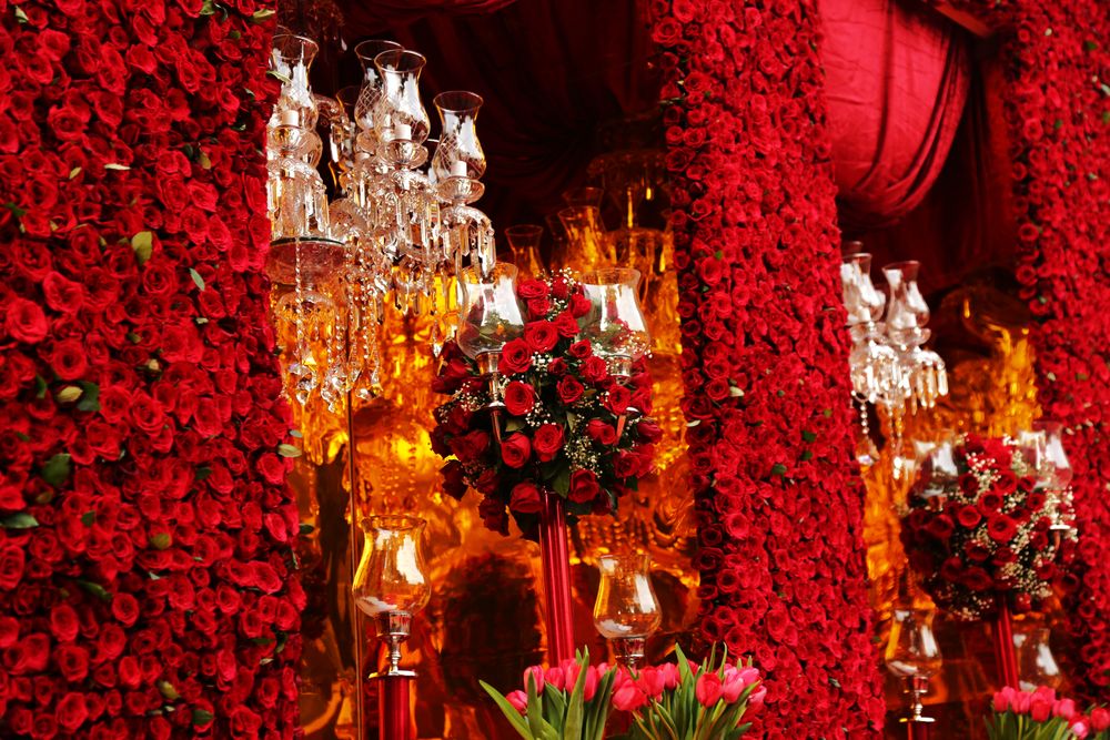 Photo of red roses decor