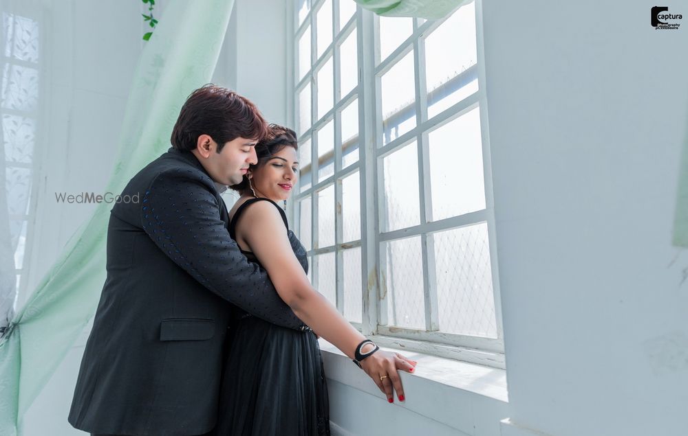 Photo From pre wedding - By Captura Photography