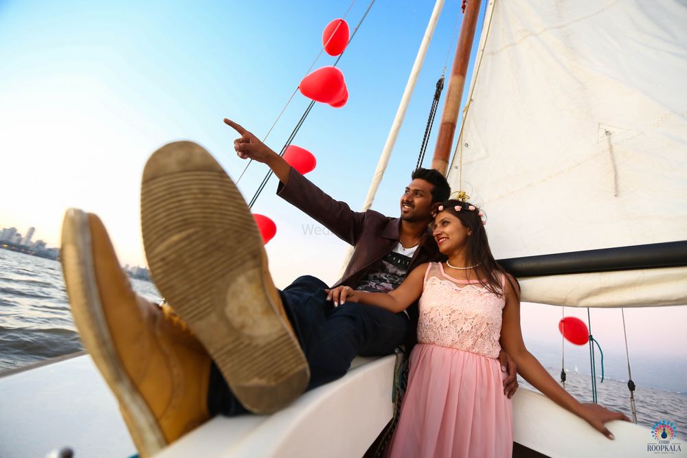 Photo of pre wedding shoot on  a sailboat
