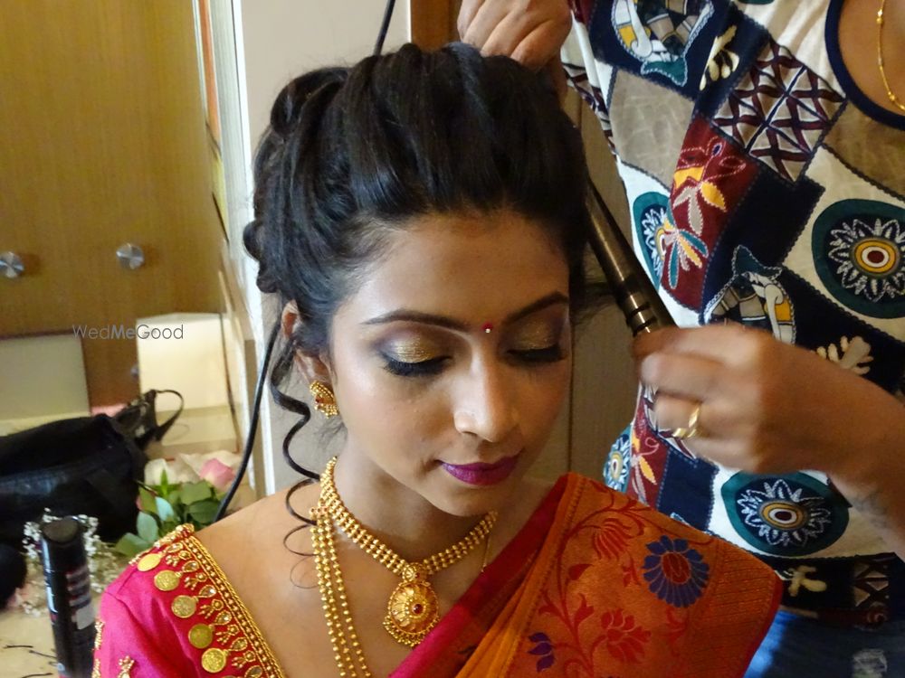 Photo From Engagement Shivani Sarnaik - By Colours Makeup School 