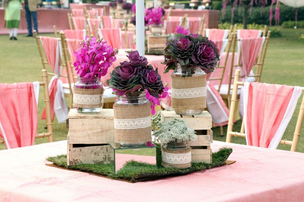 Photo of Floral and Jute Boxed Table Decor