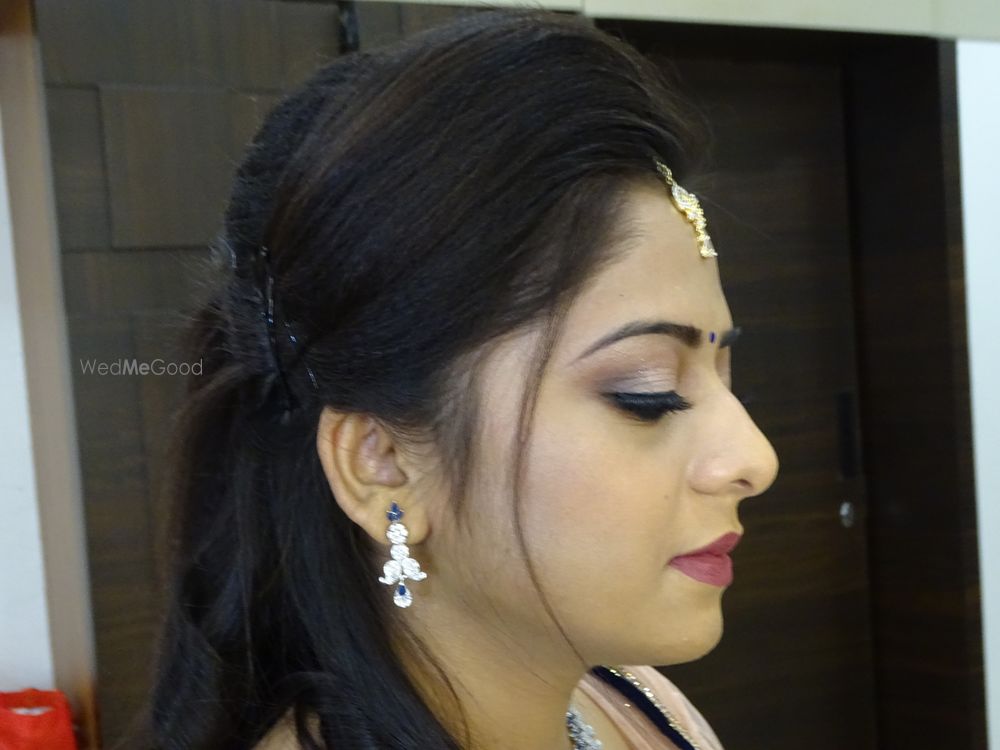 Photo From Engagement Khushboo Mehta - By Colours Makeup School 