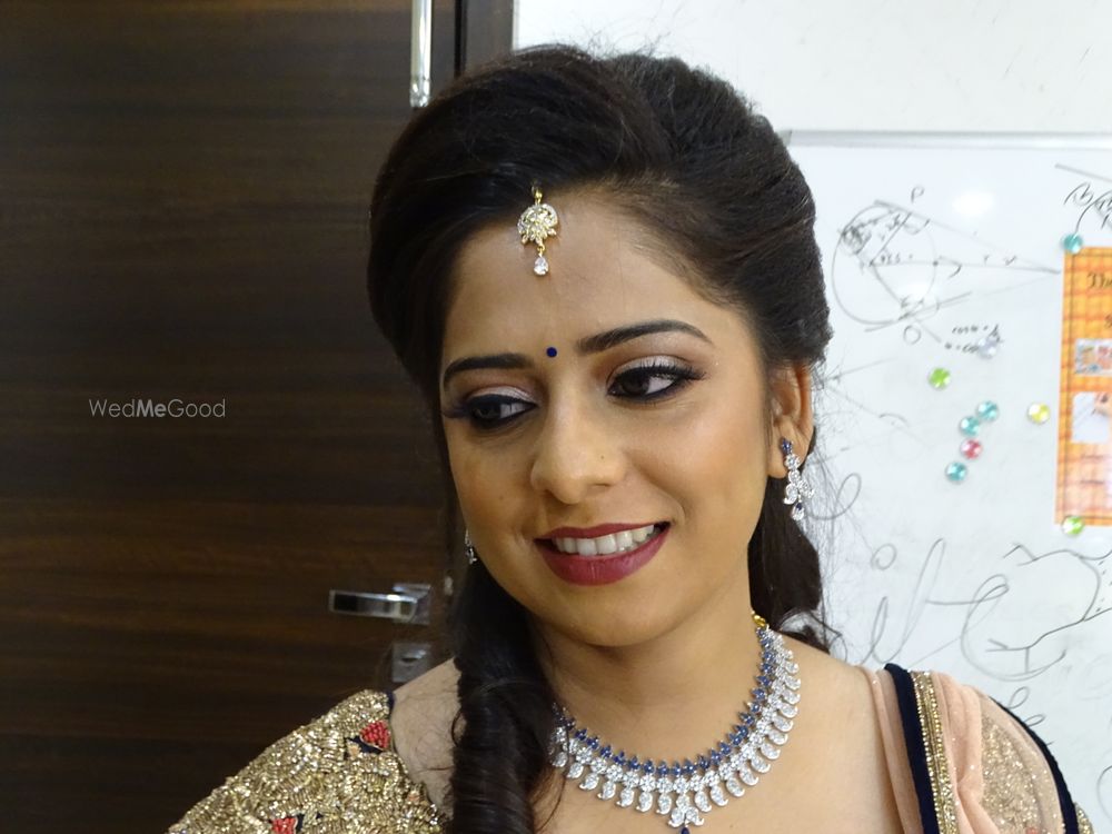 Photo From Engagement Khushboo Mehta - By Colours Makeup School 