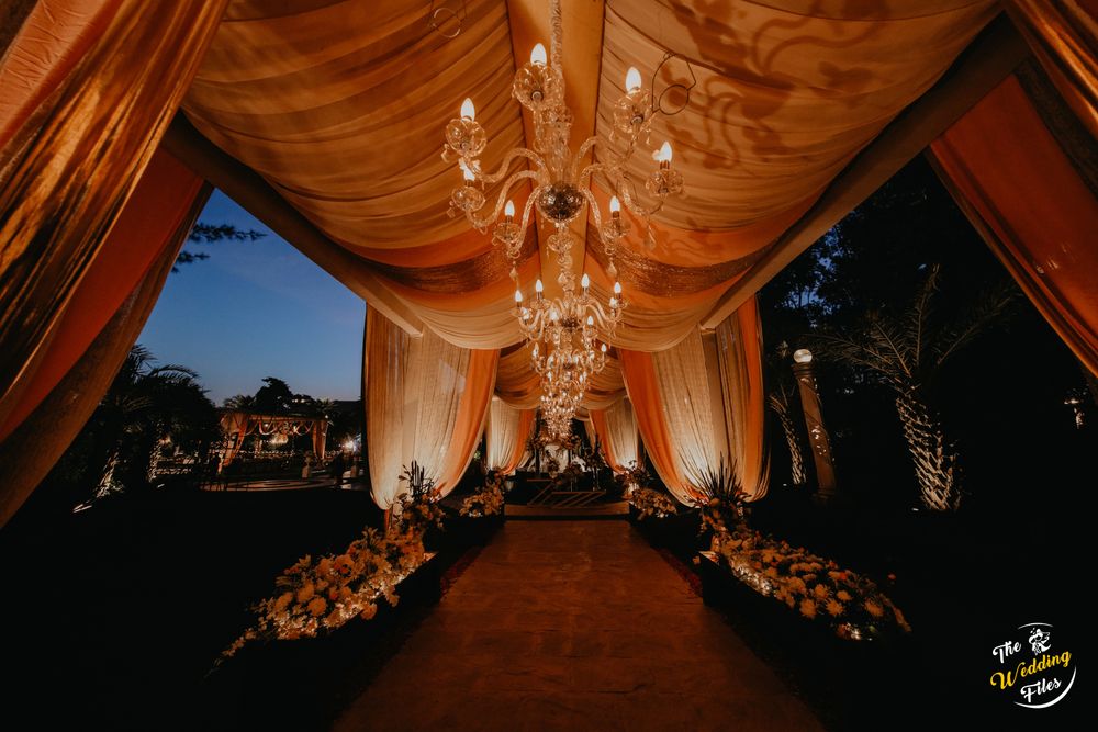 Photo of A beautiful entrance decor idea in a grand and luxurious wedding.