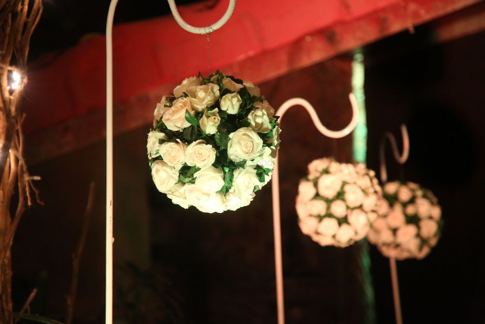 Photo of Ceiling Floral Balls Decor