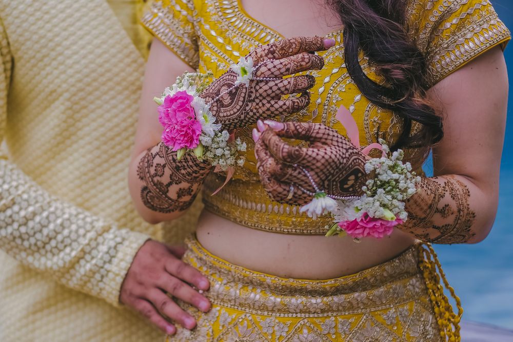 Photo of Floral mehendi jewellery in white and pink