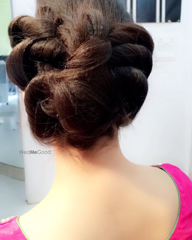 Photo From Bridal makeup and hair style - By Sundra Bains