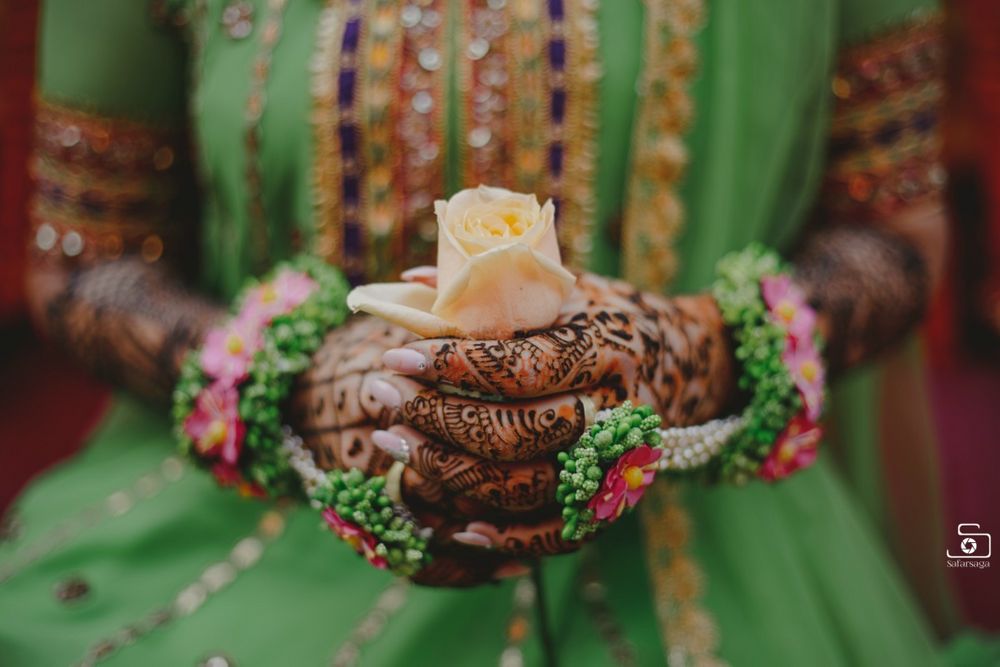 Photo of A bride flaunting her floral jewellery on her mehndi