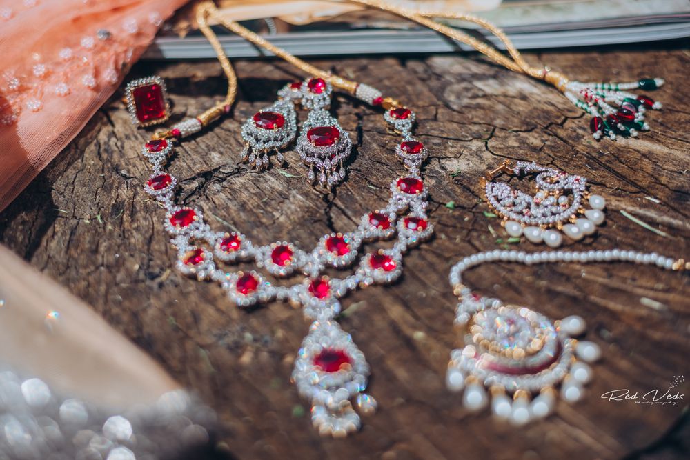 Photo of Bridal jewellery with diamonds and rubies