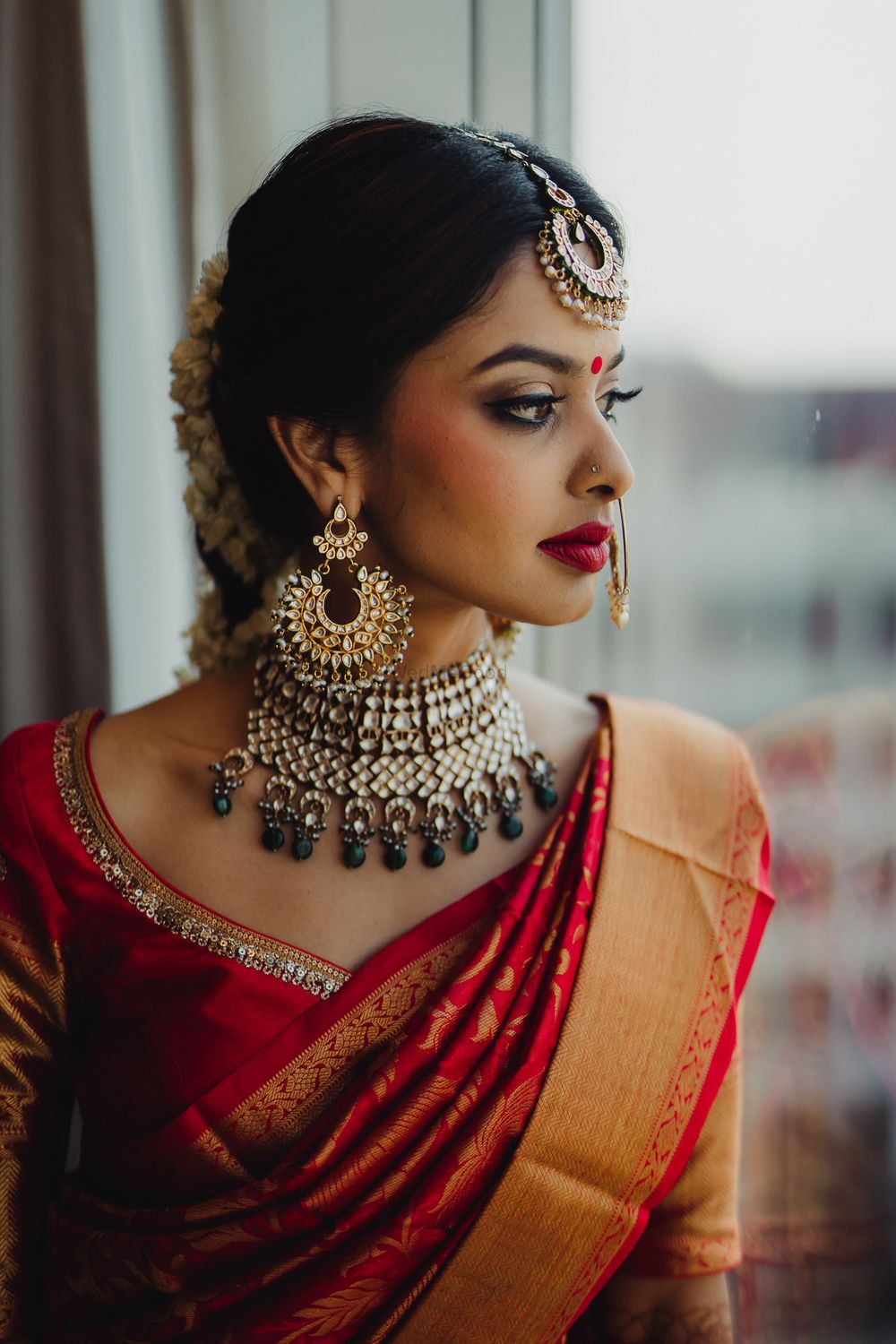 Photo of South indian fusion bridal look with contrasting jewellery