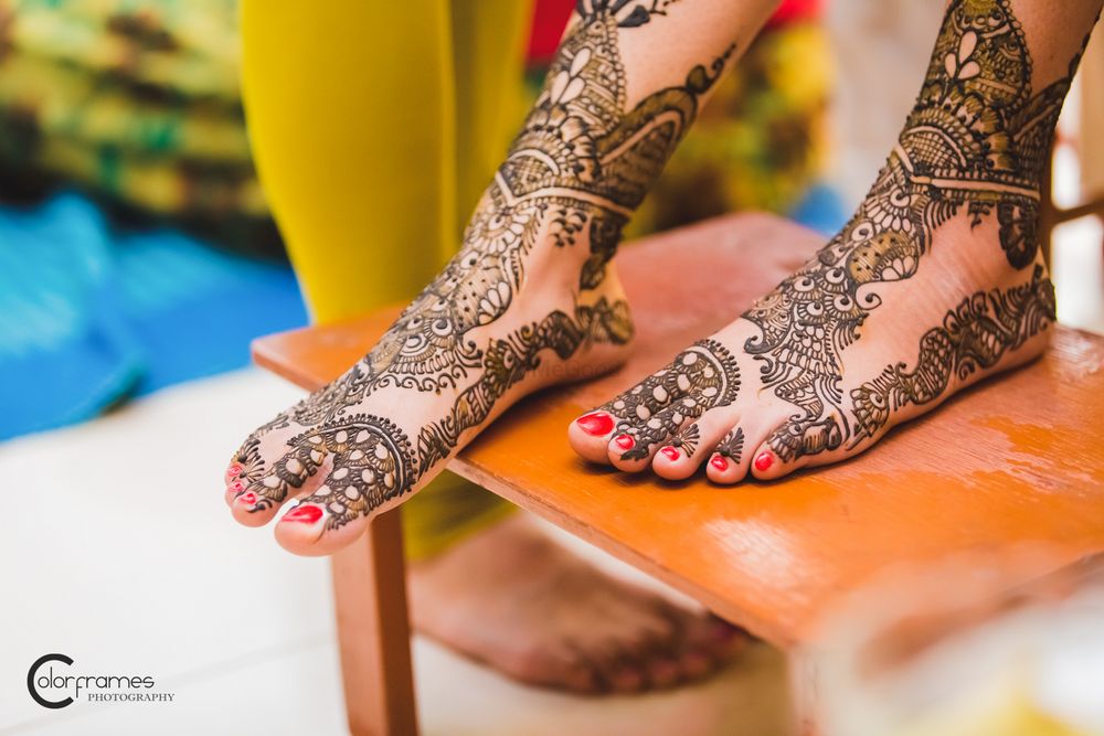 Photo of Bridal Feet Mehendi Design - Bel Design