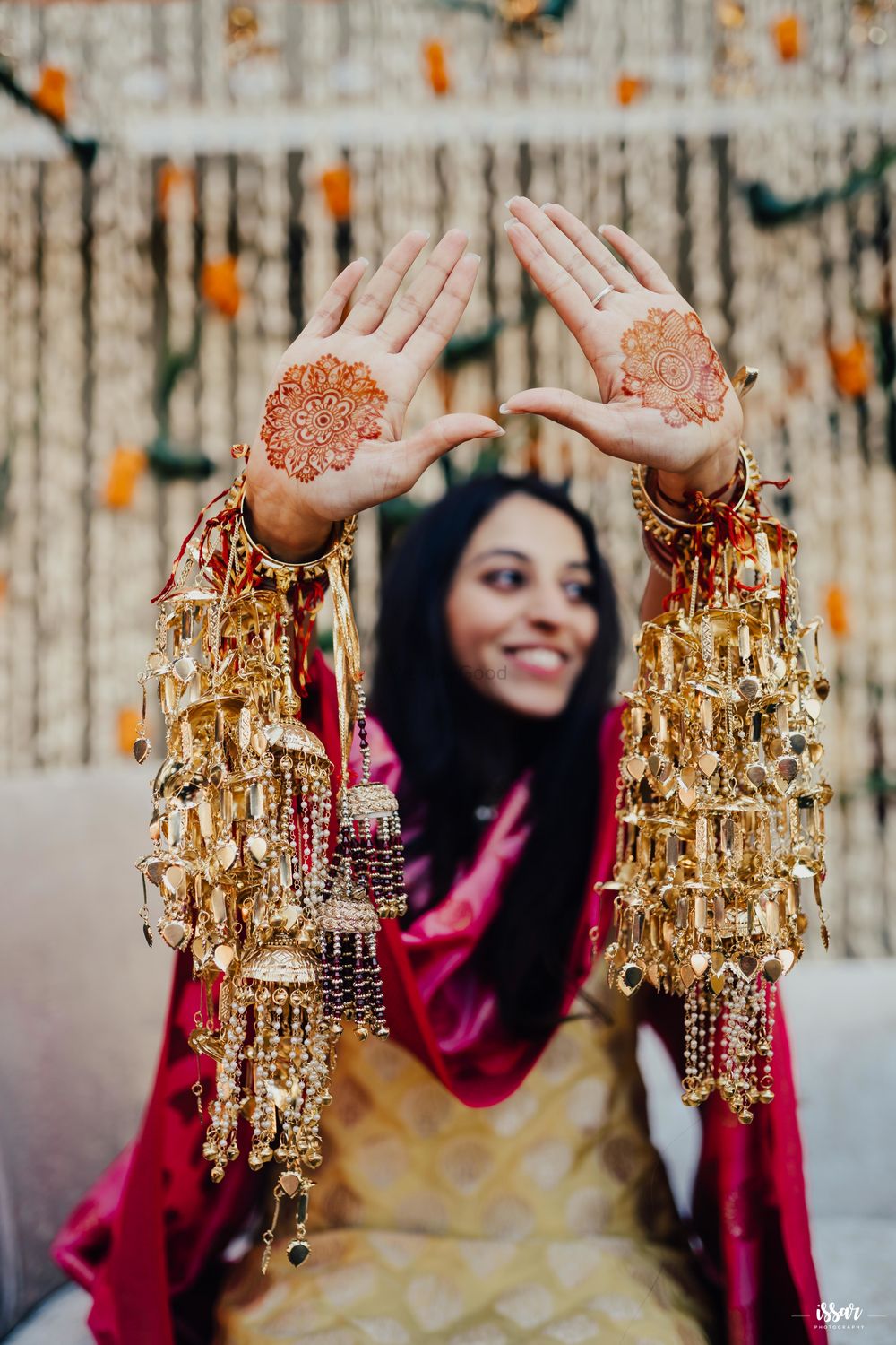 Photo of bridal hands with minimal mehendi and gold kaleere