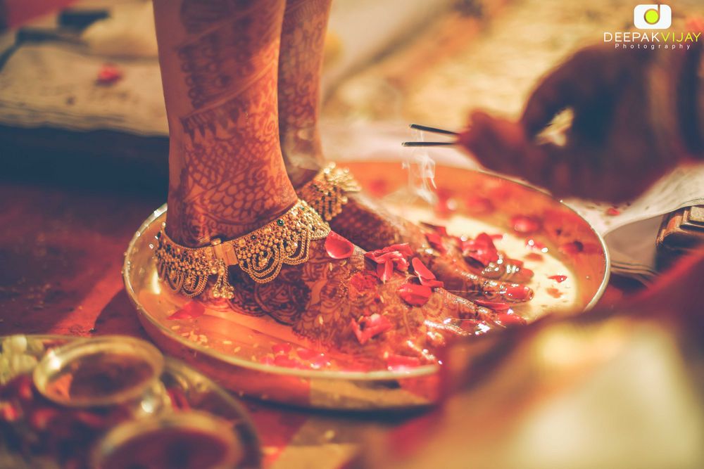 Photo of Bridal Feet Mehendi with Gold Anklets