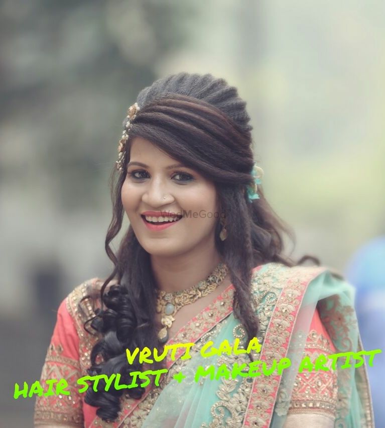 Photo From Dimple Bride - By Vruti & Yashvi Bridal Makeovers