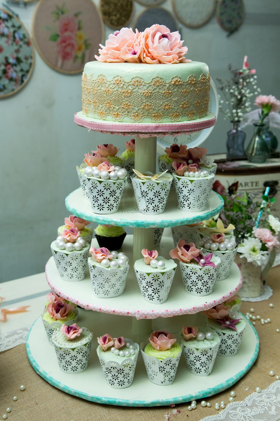 Photo of Mont Fondant Wedding Cake with Mini Cupcakes