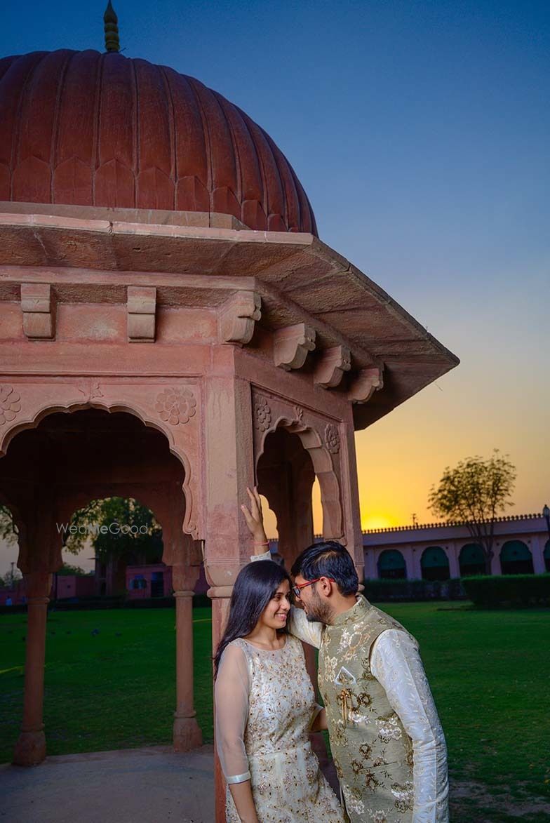 Photo From Pre-Wedding Portfolio : Akash & Megha - By Lensomaniya Photography
