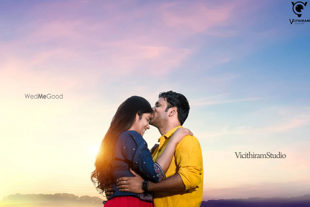 Photo From Tarun + Nivetha I Post wedding I Outdoor - By Vicithiram Studio