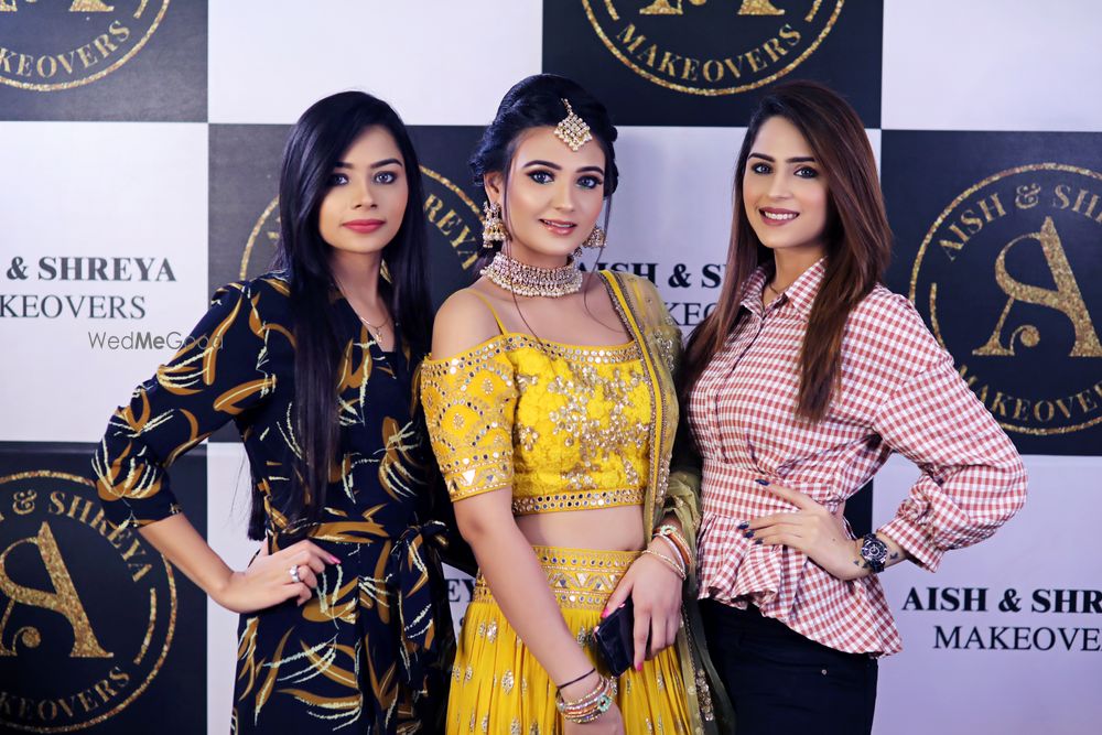 Photo From Mehendi Look - By Aish & Shreya Makeovers