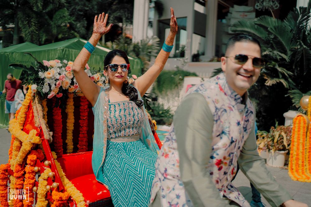 Photo of mehendi couple entry with bride entering on a rickshaw