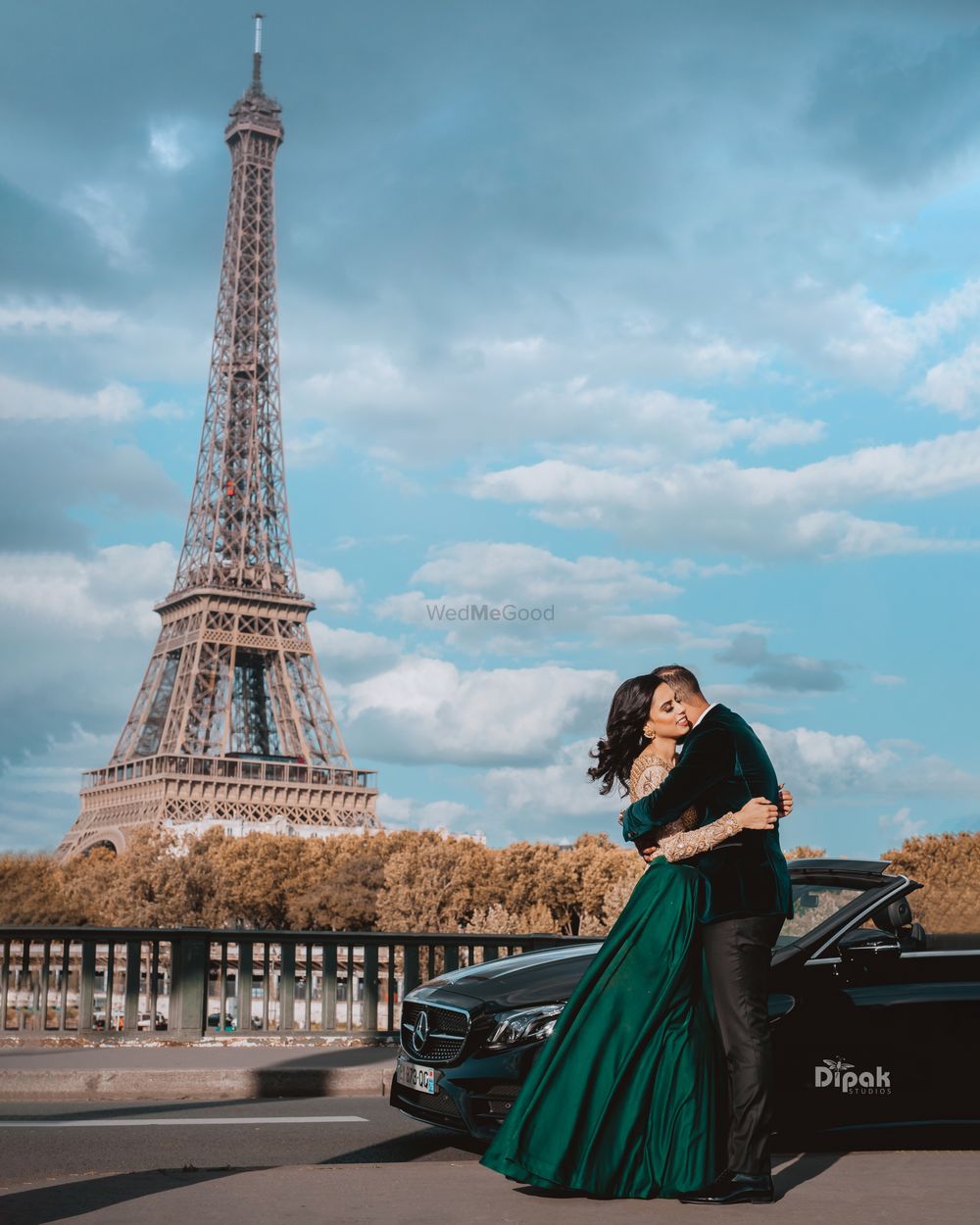 Photo of destination pre wedding shoot in paris