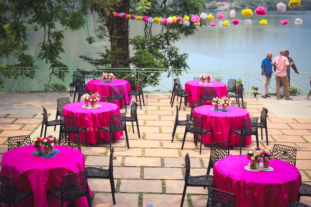 Photo of Hot Pink Table Decor with Floral Centerpiece