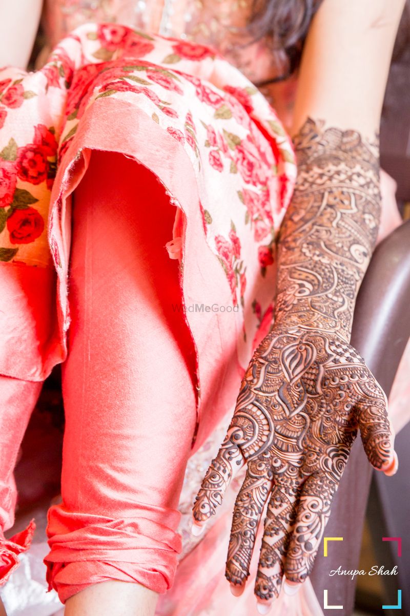 Photo of Bridal Hand Mehendi Designs - Lotus Design