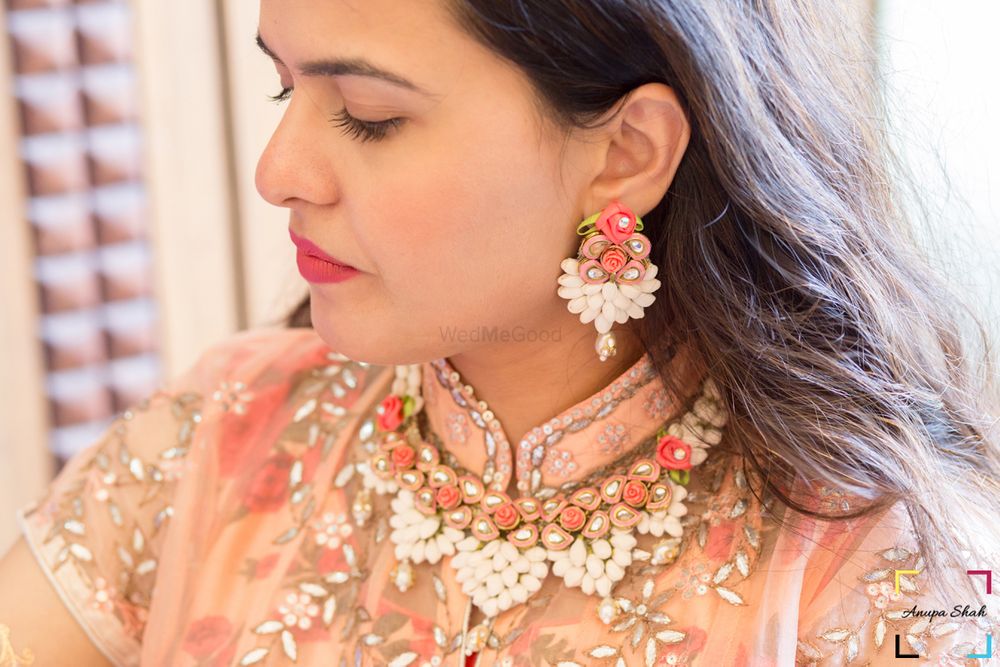 Photo of Mehendi jewellery in coral and gold