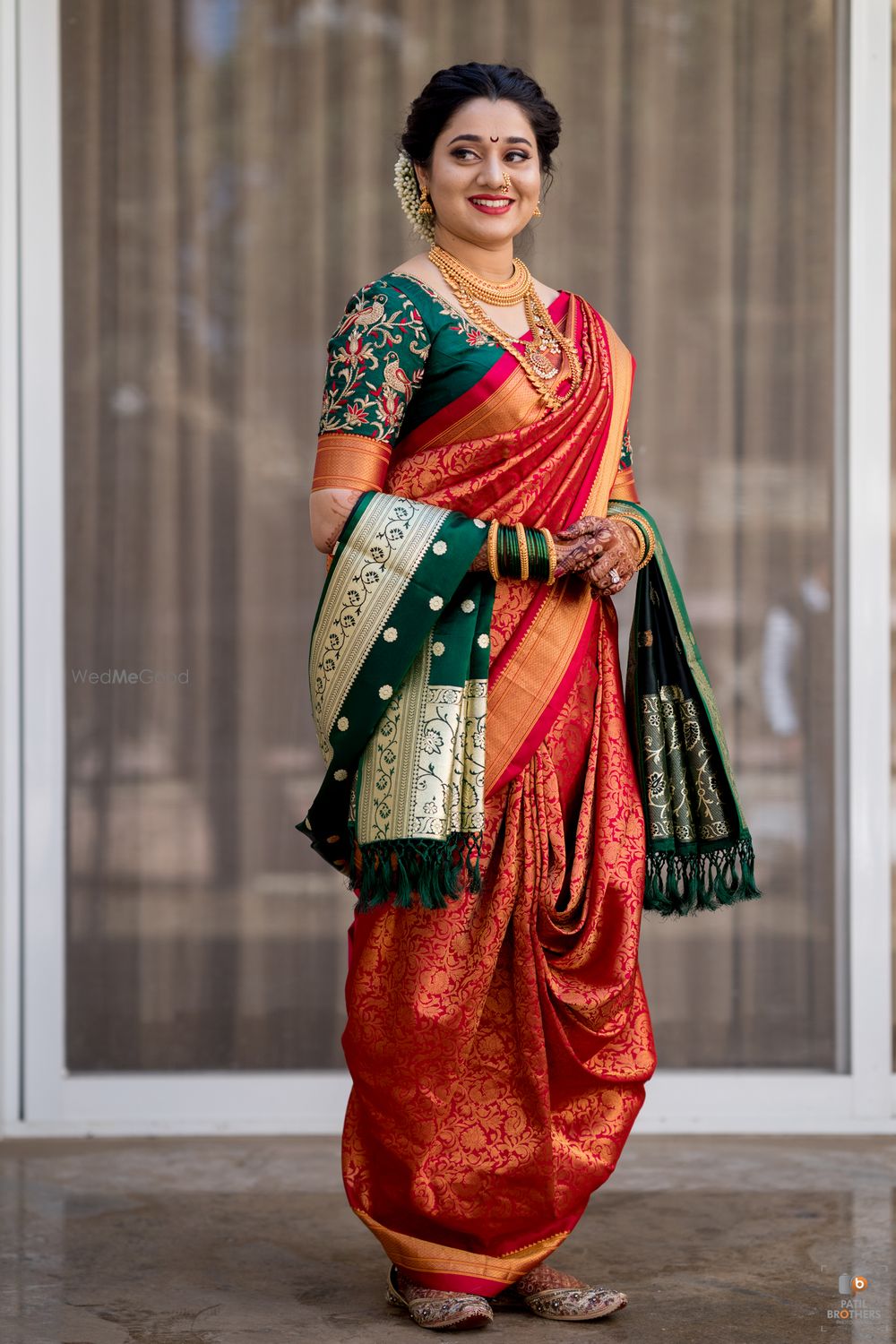 photo-of-a-happy-marathi-bride-in-silk-nauvari-saree