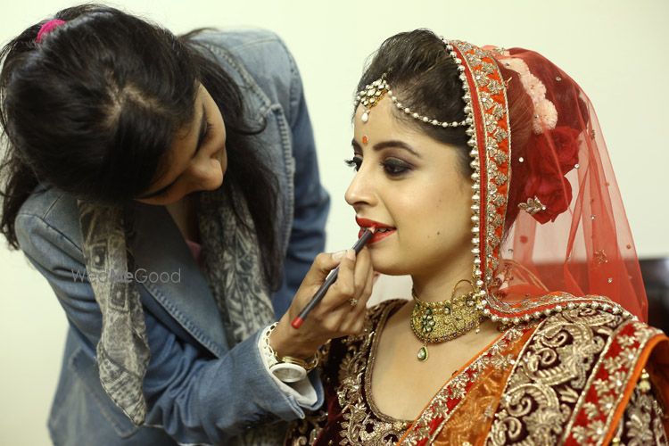 Photo From The Naturalistic Punjabi Bride Bhavika looked lovely on her Sangeet & Wedding - By Nivritti Chandra