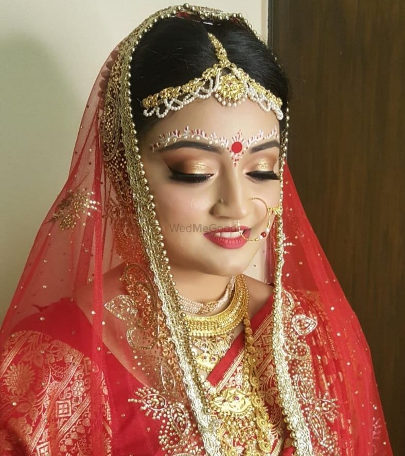 Photo From Doesn't she look like a regal Beauty of Bengal?Bridal makeup by "Tanya Puri". - By Tanya's L'Oreal Salon